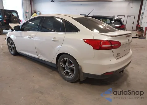 2015 Ford Focus Titanium z USA, uszkodzony, nr VIN 1FADP3J27FL280611